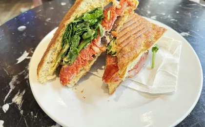 Victoria food tour with 7 tastings in Old Town and Chinatown