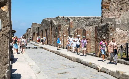 Pompeii and Mount Vesuvius select tour with local lunch