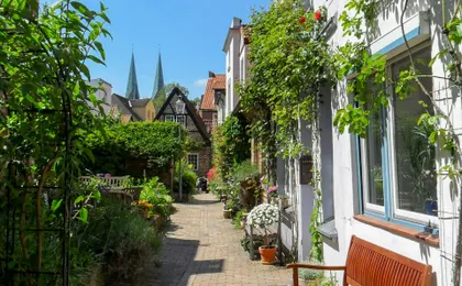 Courtyards and Alleys Guided Walking Tour in Lübeck