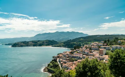Day trip to Covadonga lakes, sanctuary, Cangas and Lastres from Gijón