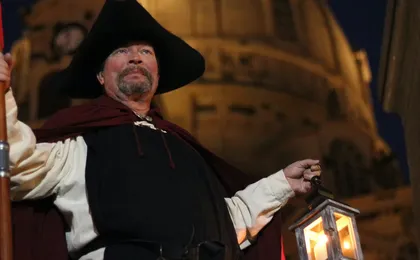 Guided night watchman walking tour in Dresden with nightcap