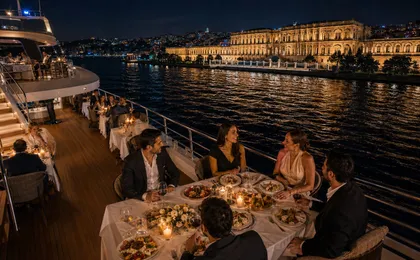 Bosphorus dinner cruise and live show