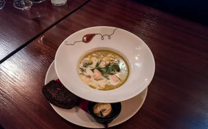 Carmel-by-the-Sea food tour with five tastings and crab cake