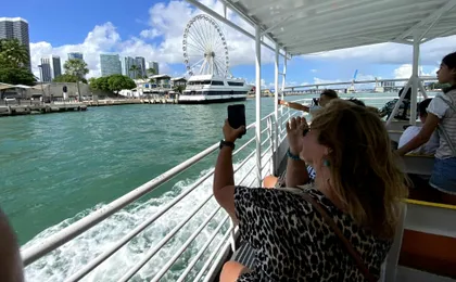 South Beach: Cruise of Millionaire’s Homes & Miami Skyline