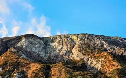 Guided hike to the great crater of Vulcano Island