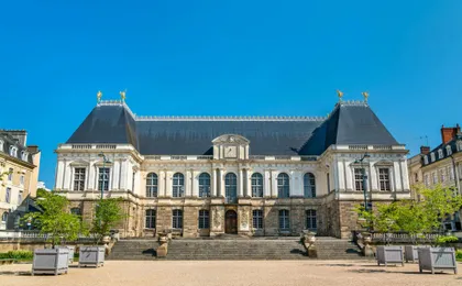 Rennes 2-hour introductory walking tour with a local