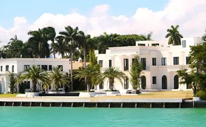 Biscayne Bay millionaire's row sightseeing boat tour