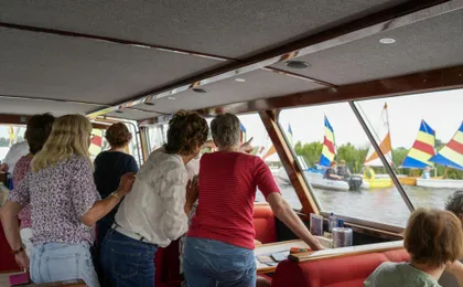 Windmill Cruise and Access to Keukenhof Gardens with Audioguide