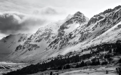 Advanced snowshoeing adventure in Anchorage