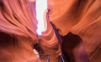 Lower Antelope Canyon guided hiking tour