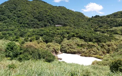Full-Day Beitou and Yangmingshan Guided Tour from Taipei