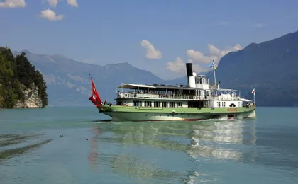 Day ticket for unlimited boat rides on Lake Brienz
