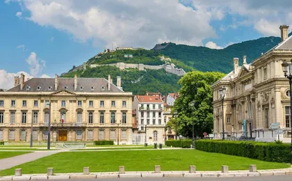 Grenoble 2-hour introductory walking tour with a local