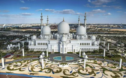 Polish tour of Abu Dhabi from Ras Al Khaimah with lunch at local restaurant