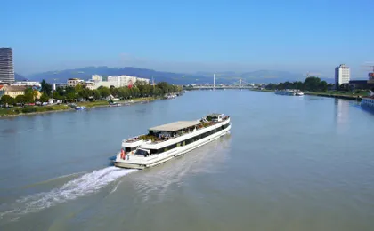 Harbor Tour in Linz