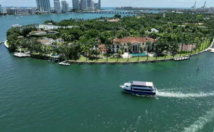 Miami celebrity boat tour and skyline views