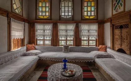 Guided tour of Gjirokastra's historical sites