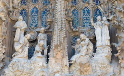 Small-group guided tour of the Sagrada Familia in Barcelona with priority access