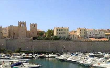 Guided walking tour of Marseille