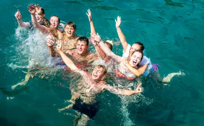 Scene Rave on the Wave boat party