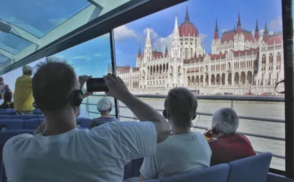 Budapest 70-minute Daytime Sightseeing Cruise Duna Bella