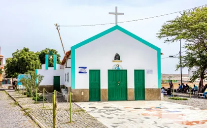 Adults-only tour of Sal with lunch and Salt Lake visit