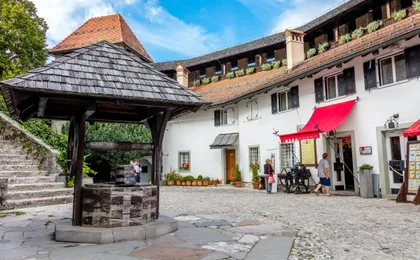 Summer tour of Slovenia’s Lake Bled with castle and boat ride