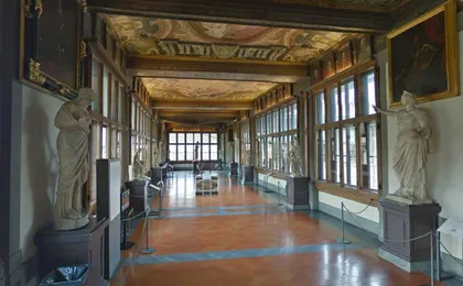 Uffizi Gallery access with guided tour