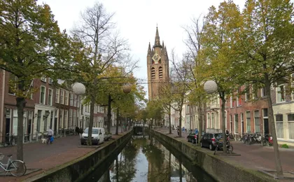 Self guided tour with interactive city game of Delft