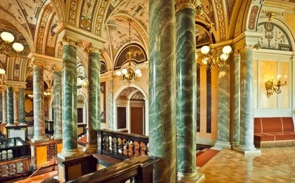 Dresden walking tour with New Green Vault and Semper Opera visit