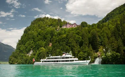 Day ticket for unlimited boat rides on Lake Brienz