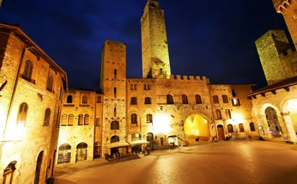 Sunset Wine Tour from Siena to Chianti with Dinner