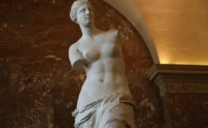 Louvre Museum Masterpieces Guided Tour with Reserved Access