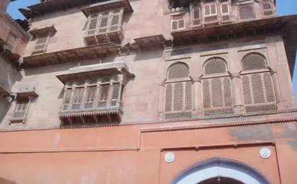 Visit Junagarh Fort and Karni Mata Temple with Jodhpur Drop from Bikaner