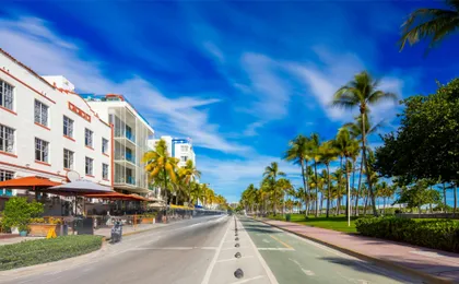 South Beach food tour with 3 tastings and Cuban sandwich in Miami