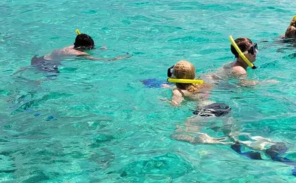 Roatan Wildlife sanctuary & Beach Getaway