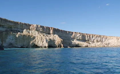 Siracusa 1-hour boat tour around Ortigia and sea caves adventure