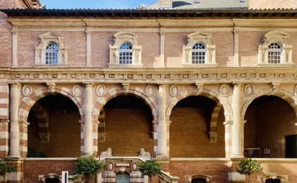 Old Town Toulouse exploration game and tour