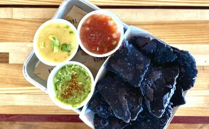 South Beach food tour with 3 tastings and Cuban sandwich in Miami