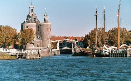 Self guided tour with interactive city game of Enkhuizen
