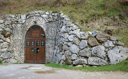 Picos de Europa tour, Bulnes and Cabrales cheese cave from Gijón