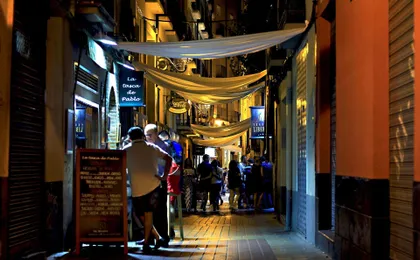 Self-guided interactive pub trail in Eindhoven with online app