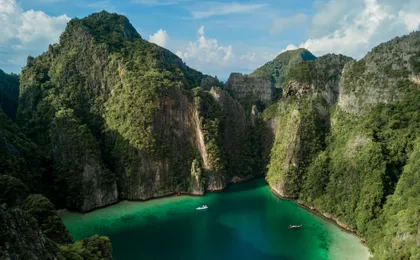 Speedboat tour of the Phi Phi Islands