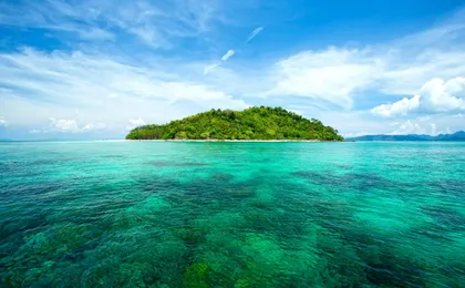 Speedboat tour of the Phi Phi Islands