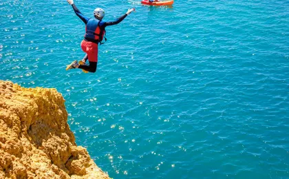 Coasteering experience in São Rafael beach