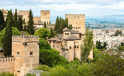 Alhambra official skip-the-line small group guided tour with full access