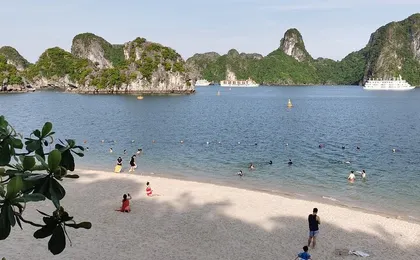 Halong Bay Luxury Cruise 2 Days with Caving,Swimming,Kayaking