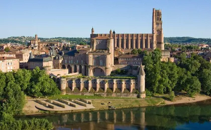 Trip to Albi and Cordes Sur Ciel from Toulouse