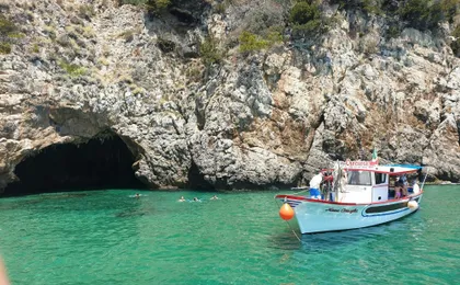 Blue Grotto in Sperlonga Private Boat Cruise