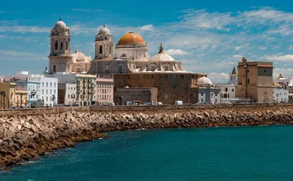48-hour Cádiz hop-on hop-off tour with optional Cathedral ticket